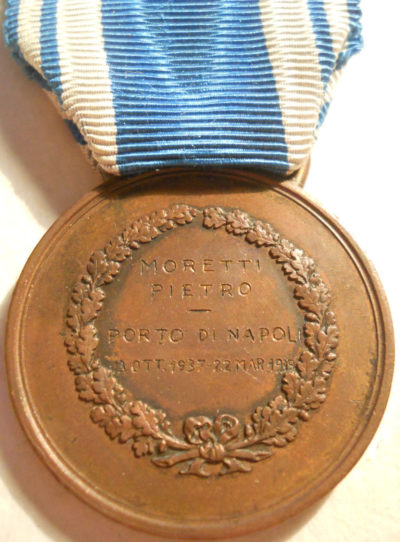 Аверс и реверс бронзовой медали «За доблесть на море» (Medaglia di bronzo al valor di Marina).