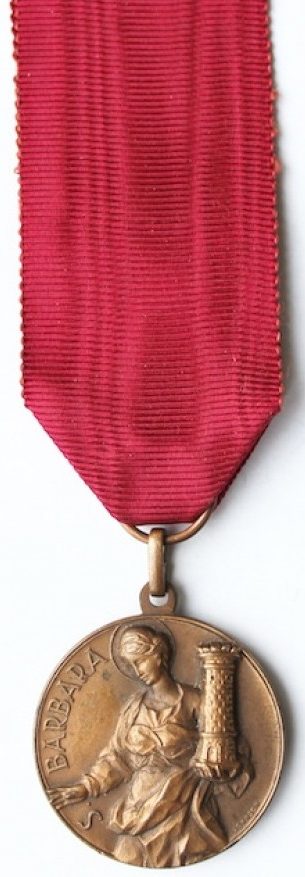 Аверс и реверс памятной медали Национальной ассоциации оружейников. Медаль изготовлена из бронзы, диаметр - 35 мм.