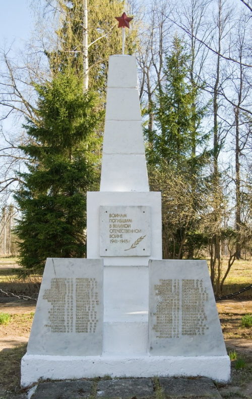 д. Климово Бокситогорского р-на. Памятник погибшим землякам, на котором увековечено имена 81 человека.