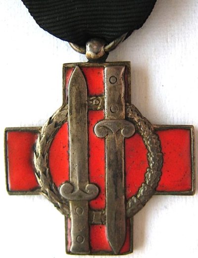 Аверс и реверс памятного креста 6-го батальона «Montagna».