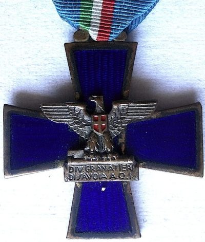 Аверс и реверс памятного креста гренадерской дивизии Савойского.