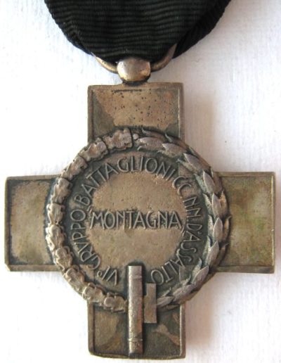 Аверс и реверс памятного креста 6-го батальона «Montagna».