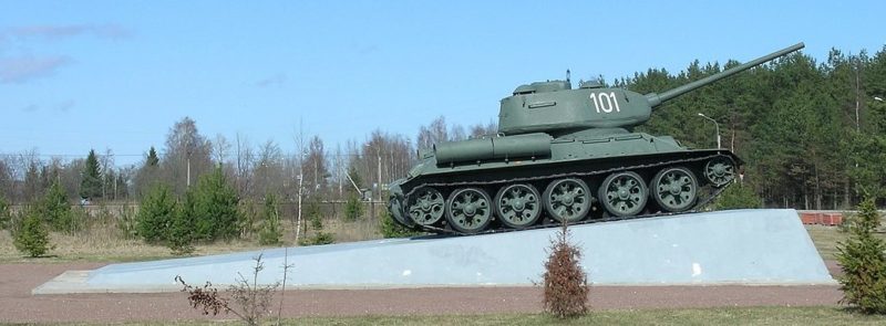 Памятник-танк Т-34-76.