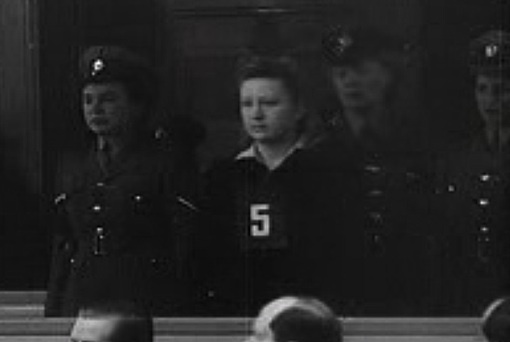 Надзирательница Доротея Бинц на первом Равенсбрюкском суде в 1947 году. 