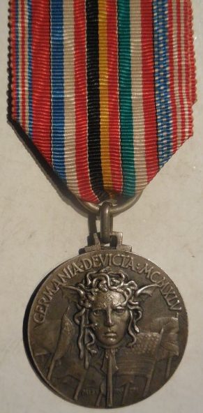 Аверс и реверс медали в память о победе над национал-фашизмом в 1945 г. 