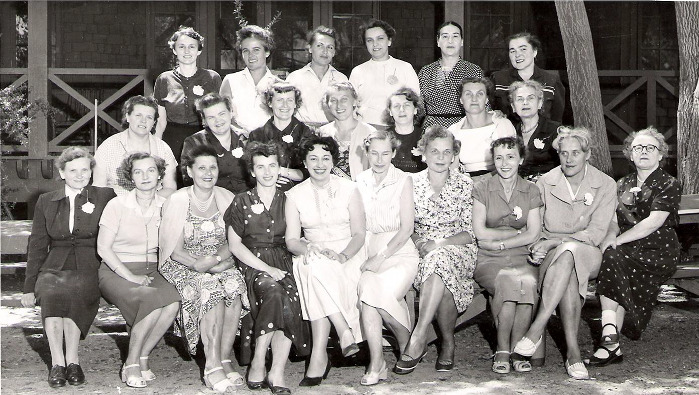 Выжившие подопытные женщины после медицинских экспериментов в лагере на реабилитации в США. 1958 г.