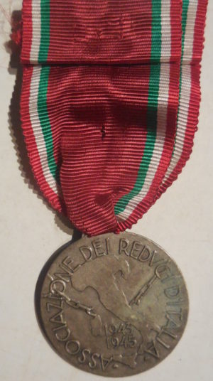 Аверс и реверс памятной медали ассоциации ветеранов Италии «Ветеранам военной кампании 1943-45».