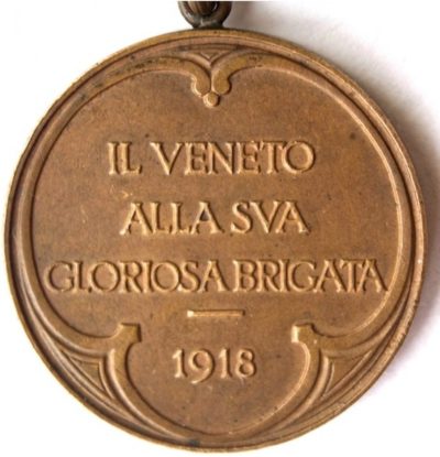 Аверс и реверс памятной медали пехотной бригады «Veneto».