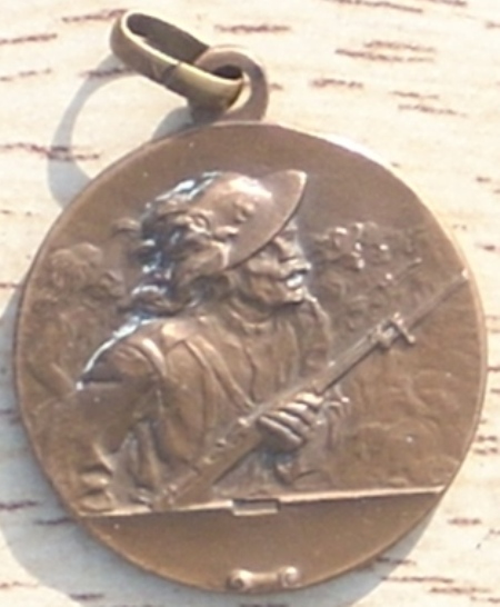  Аверс и реверс памятной медали 7-го берсальерского полка.