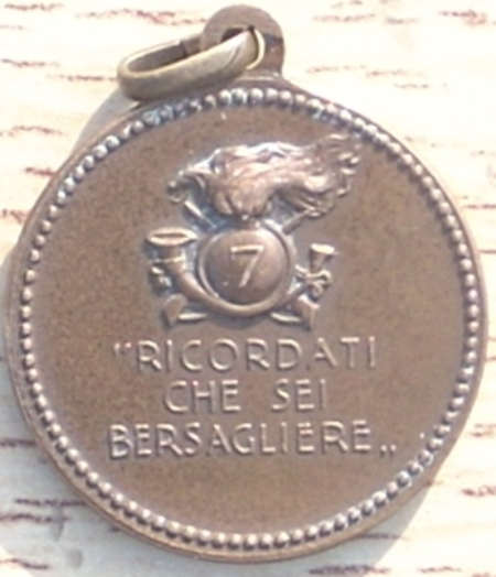  Аверс и реверс памятной медали 7-го берсальерского полка.