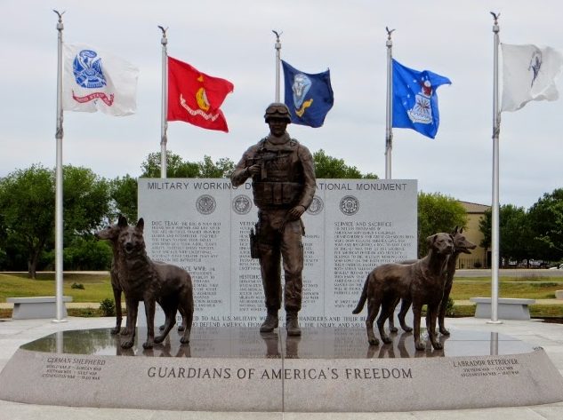 Национальный памятник «Защитникам Свободы Америки». База ВВС Lackland в Сан - Антонио, штат Техас. США. 