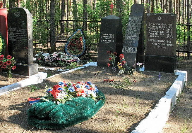 п. Кирилловское Выборгского р-на. Братские могилы, в которых захоронено 32 советских воина. 