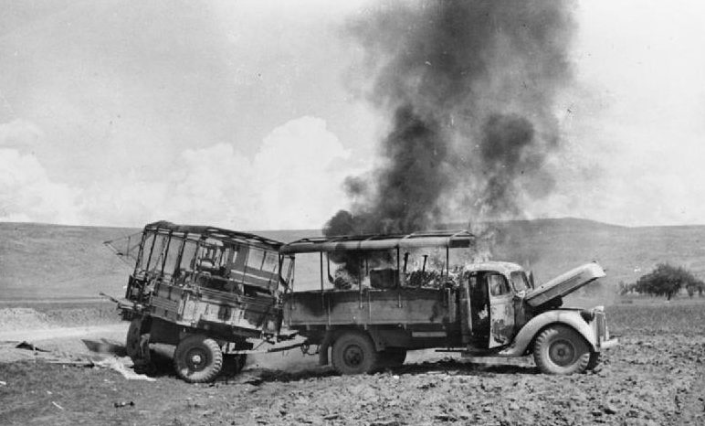 Горящий британский грузовик после авианалета Люфтваффе. Май, 1945 г.