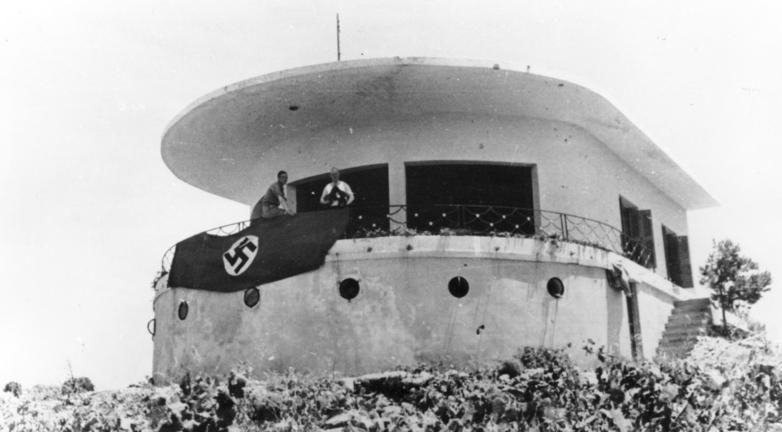 Захваченный греческий командный пункт. Крит. Май, 1945 г.