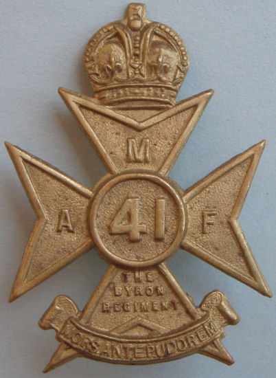 Аверс и реверс знака на шляпу военнослужащих 41-го пехотного батальона. 