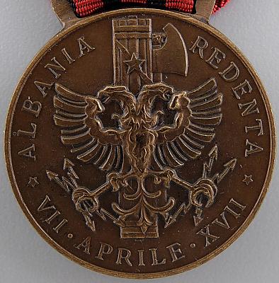 Аверс и реверс памятной медали экспедиции в Албанию (Тип В, первый вариант).