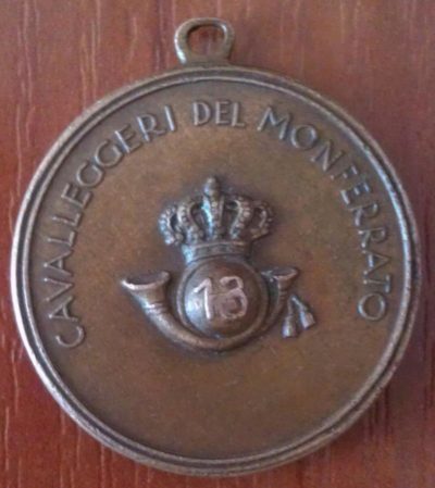 Аверс и реверс памятной медали 13-го легкоконного полка «Монфератто».