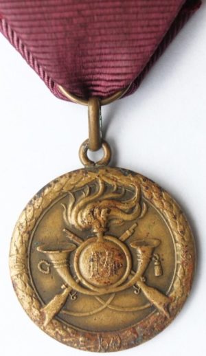 Аверс и реверс памятной медали 14-го полка берсальеров. Медаль изготовлена из бронзы, диаметр - 31 мм.