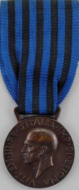 Аверс и реверс памятной медали за военные операции в Восточной Африке.