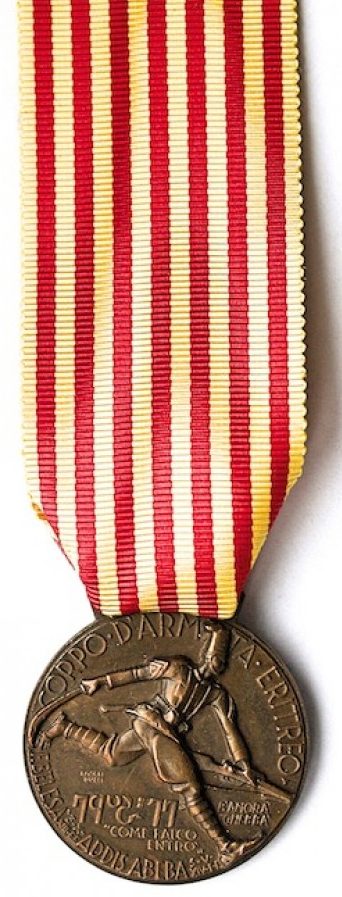 Аверс и реверс памятной медали колониального корпуса Эритреи. Медаль была учреждена в 1936 году. Бронза, диаметр - 37 мм.