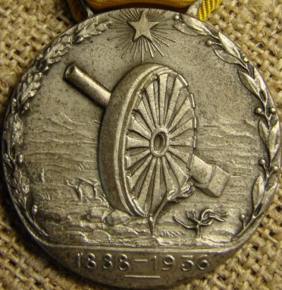 Аверс и реверс памятной медали 21-го артиллерийского полка.