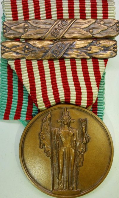 Аверс и реверс памятной медали «Война 1940-43».