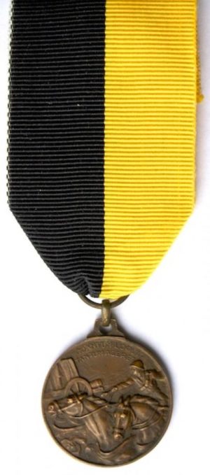 Аверс и реверс памятной медали 22-го артиллерийского полка «Vespri».