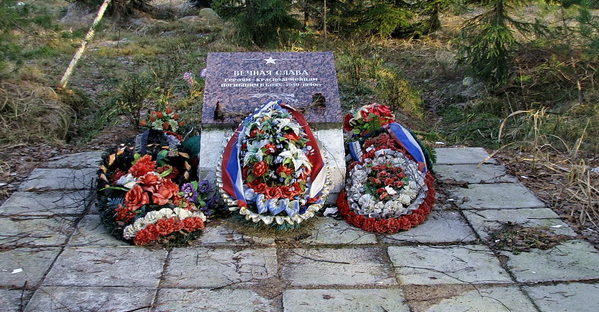 п. Лейпясуо Выборгского р-на. Памятный знак на месте перезахоронения останков 185 советских бойцов.