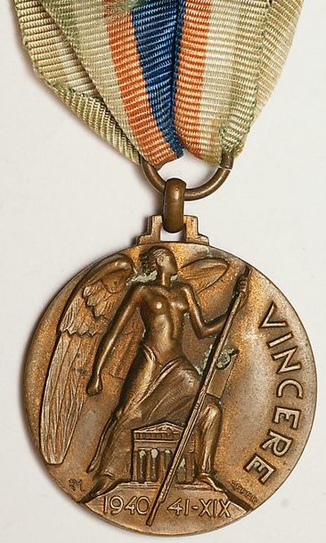 Аверс и реверс медали в память Итало-греческой войны 1940-1941 гг.