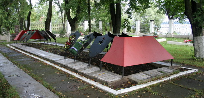Братские могилы на мемориале. 