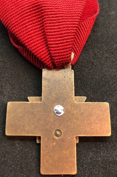Аверс и реверс памятного креста II корпуса.