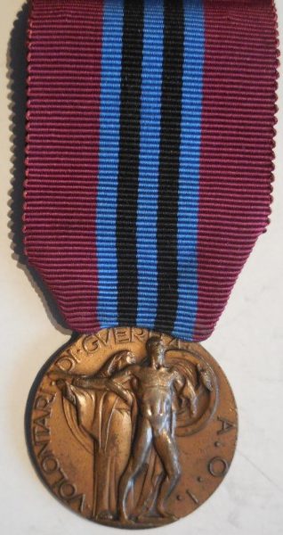 Аверс и реверс медаль за заслуги перед добровольцами Кампании в Восточной Африке 1935-1936. 