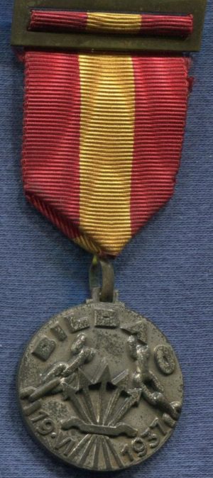 Аверс и реверс памятной медали за участие в боях в районе Бильбао.