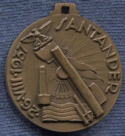 Аверс и реверс памятной медали за участие в боях в районе Сантадера.