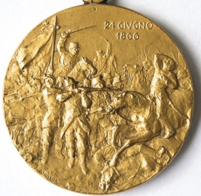 Аверс и реверс памятной медали 49-го пехотного полка бригады «Parma». Медаль изготовлена из бронзы, диаметр - 28 мм.