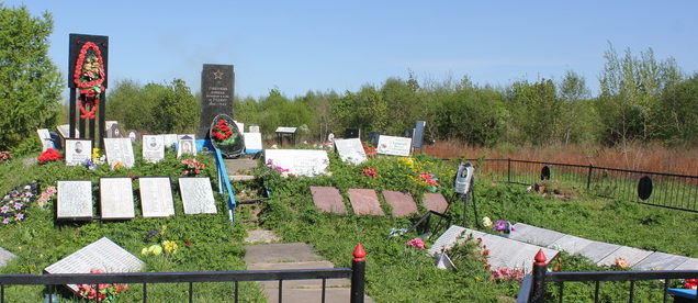 с. Путилово Кировского р-на. Братские могилы, в которых захоронено 2500 советских воинов.