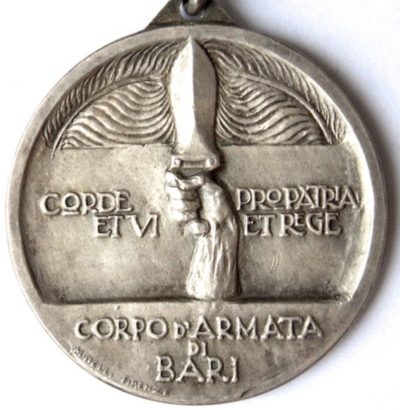 Аверс и реверс серебряной памятной медали 11-го армейского корпуса Бари.