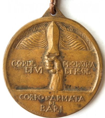 Аверс и реверс бронзовой памятной медали 11-го армейского корпуса Бари.