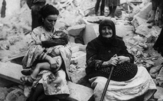 Разрушенное жилье греков. 1943 г. 