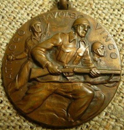 Аверс и реверс памятной медали 87-го пехотного полка «FRIULI».