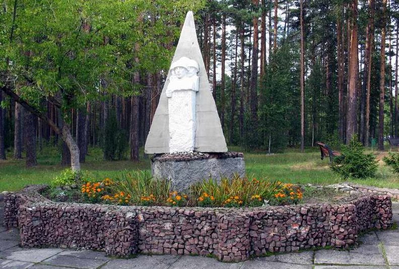 Памятник защитникам Лужского рубежа.