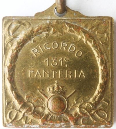 Аверс и реверс памятной медали 131-го пехотного полка бригады «Lazio». Медаль изготовлена из бронзы, размер - 20х20 мм.