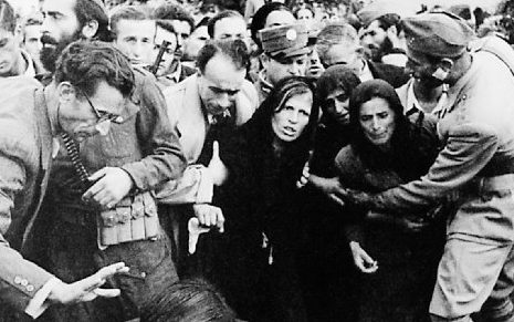 Похороны расстрелянных демонстрантов. Декабрь 1944 г.