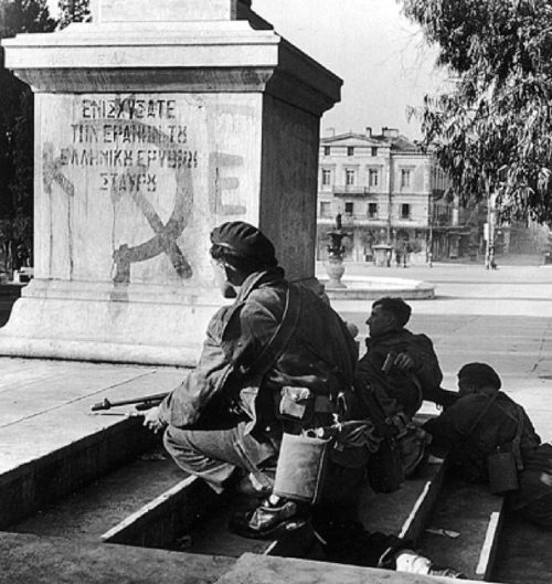 Солдаты греческой 3-й горной бригады в центре Афин. Декабрь 1944 г.