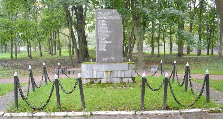 г. Шлиссельбург Кировского р-на. Памятник на Красном проспекте был установлен в 1988 году в честь патриотов, погибшим в период немецкой оккупации 1941 - 1943 гг. 