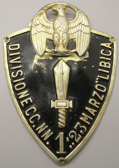 Аверс и реверс нарукавного щита 1-й дивизии CC.NN «23 марта».