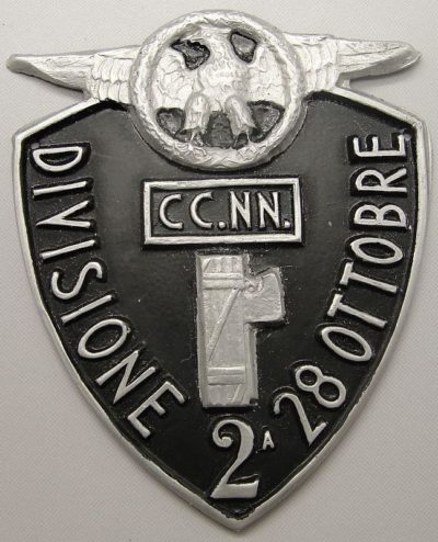 Аверс и реверс нарукавного щита 2-й дивизии CC.NN. «28 октября».