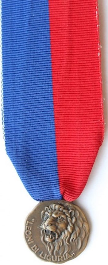 Аверс и реверс памятной медали 157-го пехотного полка бригады «Liguria». Девиз на реверсе – «Львы Лигурии». Медаль изготовлена из бронзы, диаметр - 24 мм. 