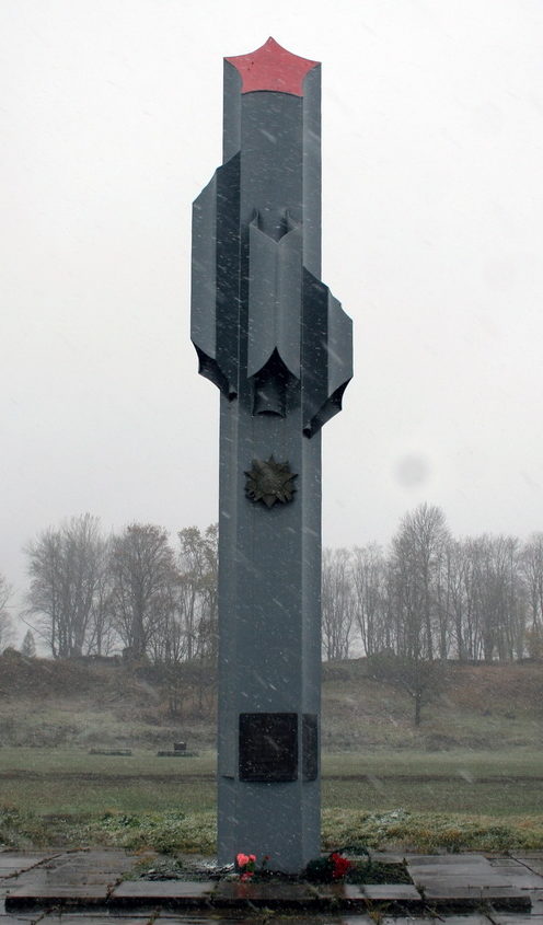 г. Ивангород Кингисеппского р-на. Стела в честь ветеранов Великой Отечественной войны, установленная в 1985 году.