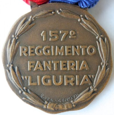 Аверс и реверс памятной медали 157-го пехотного полка бригады «Liguria». Девиз на реверсе – «Львы Лигурии». Медаль изготовлена из бронзы, диаметр - 24 мм.
